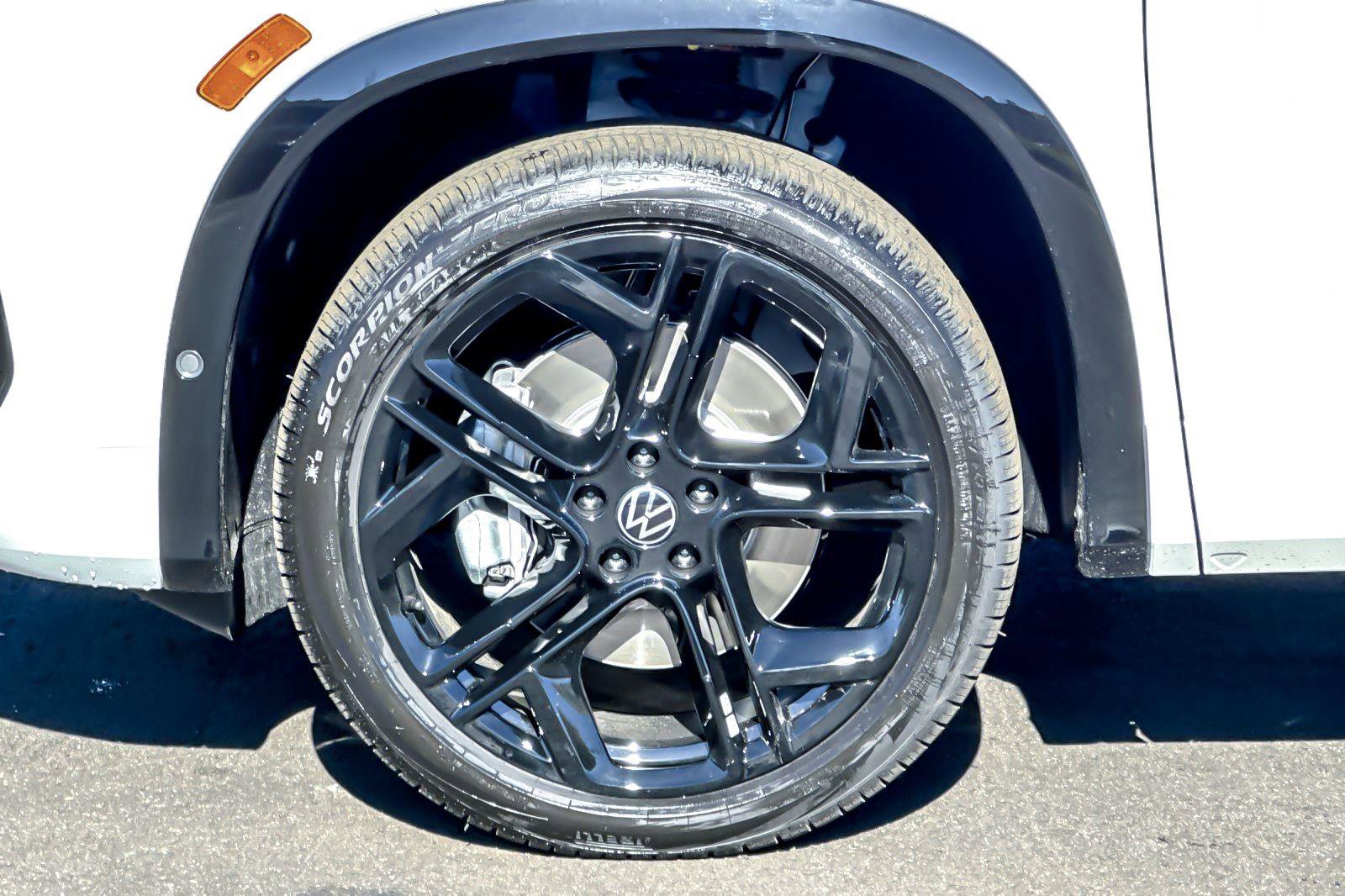 New 2026 Volkswagen Tiguan SE R-Line image 24