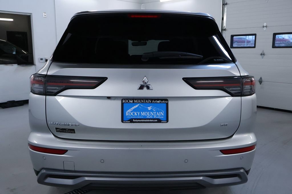 Used 2025 Mitsubishi Outlander SE AWD/4WD image 6