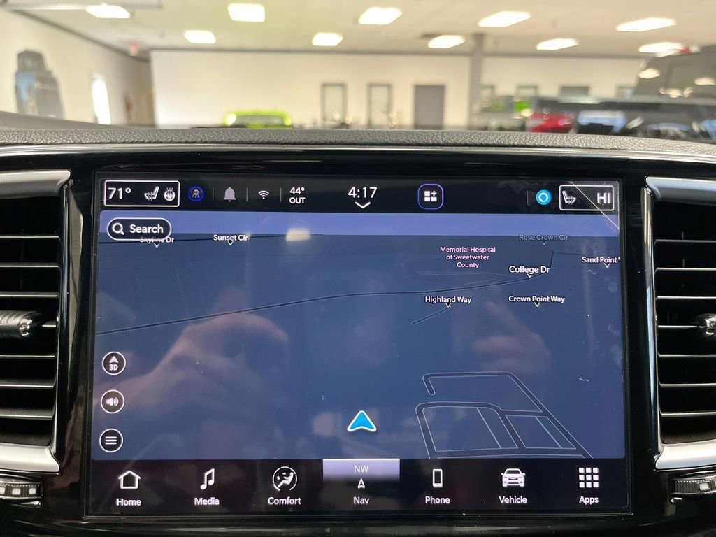 Used 2024 Chrysler Pacifica Premium image 20