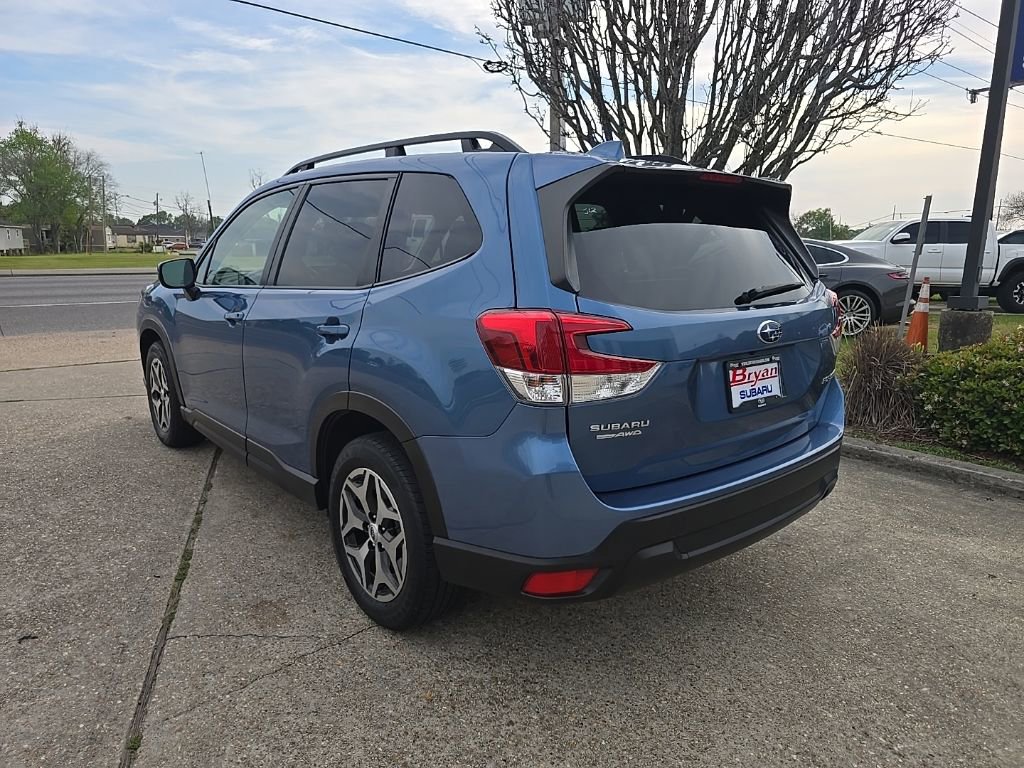 Used 2022 Subaru Forester Premium image 7