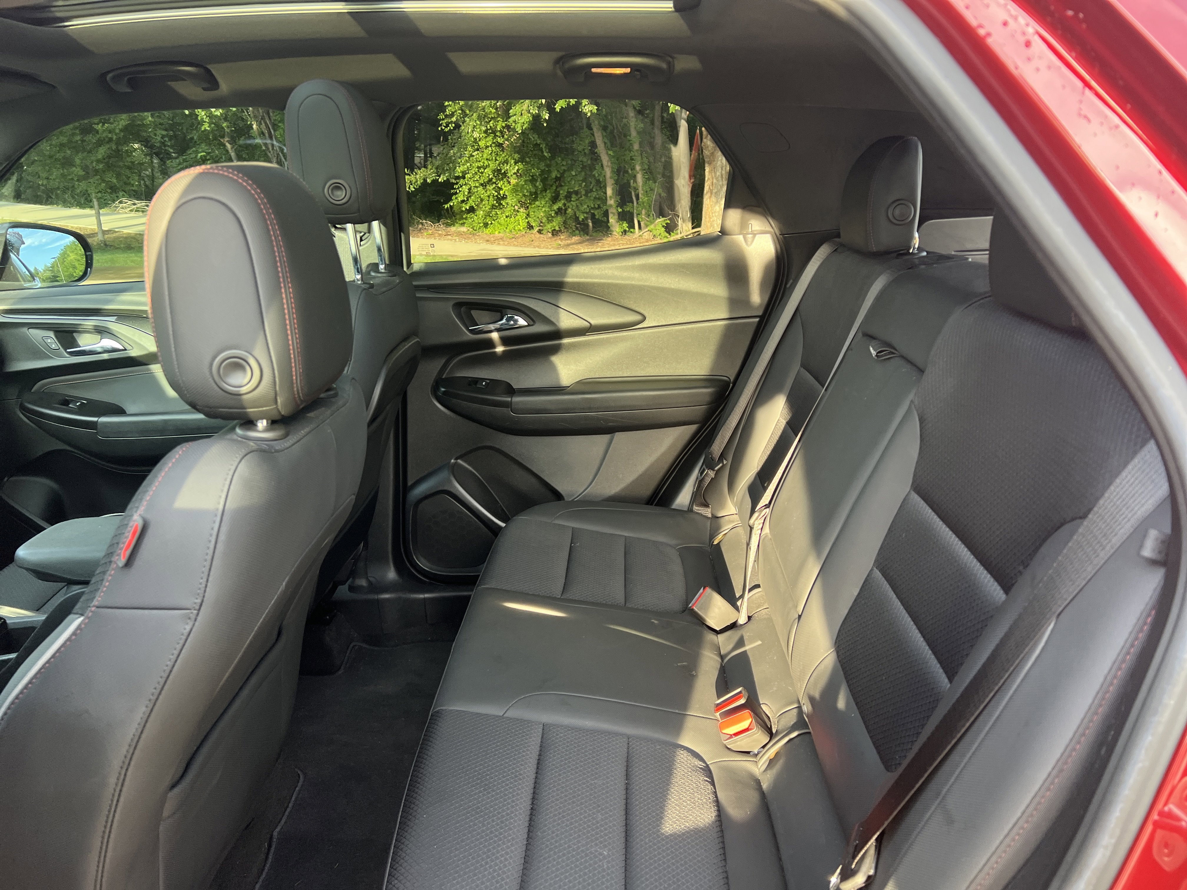 Used 2022 Chevrolet TrailBlazer RS w/ Sun and Liftgate Package FWD image 29