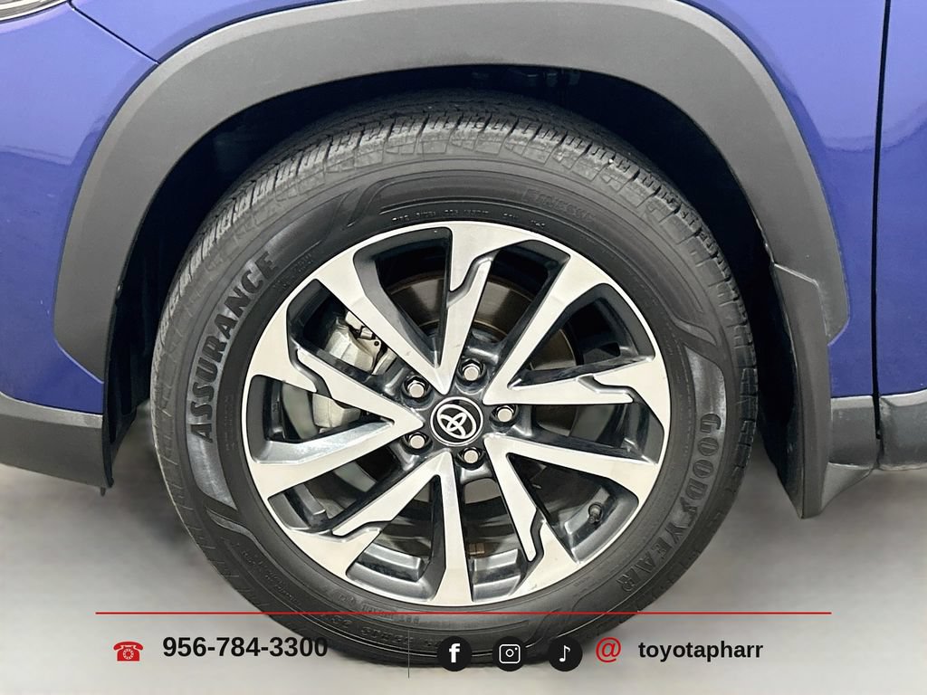 Used 2023 Toyota Corolla Cross XLE w/ Convenience Package FWD image 30