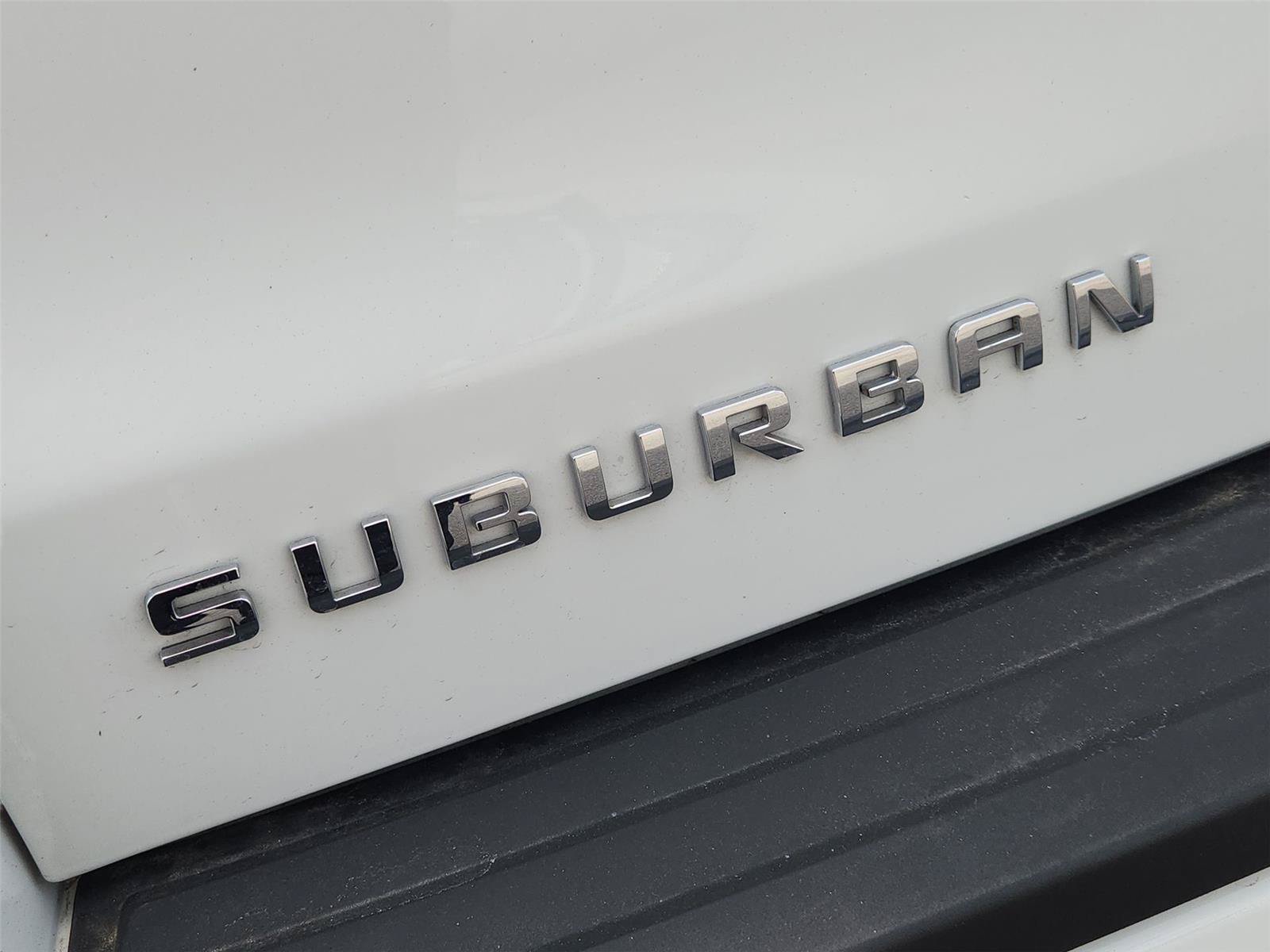 Used 2015 Chevrolet Suburban LT RWD image 30