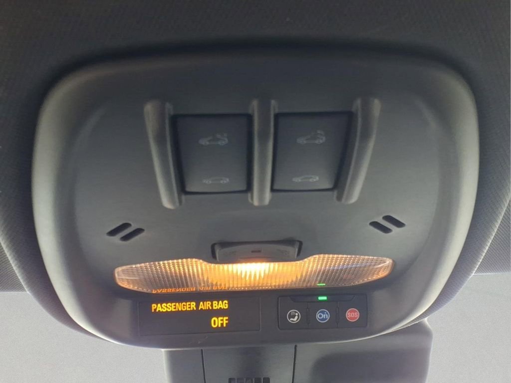 Used 2025 Chevrolet Trax RS w/ Sunroof Package FWD image 25