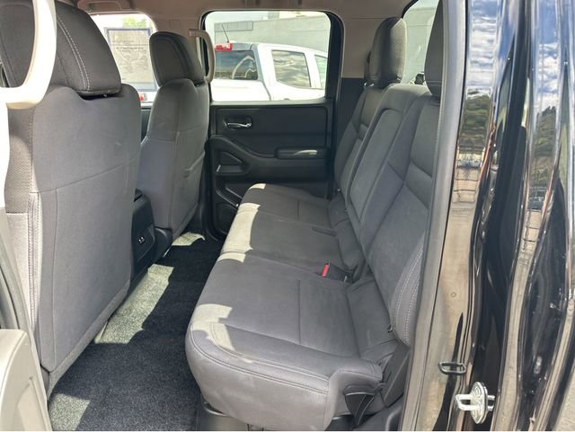 Used 2023 Nissan Frontier SV image 4