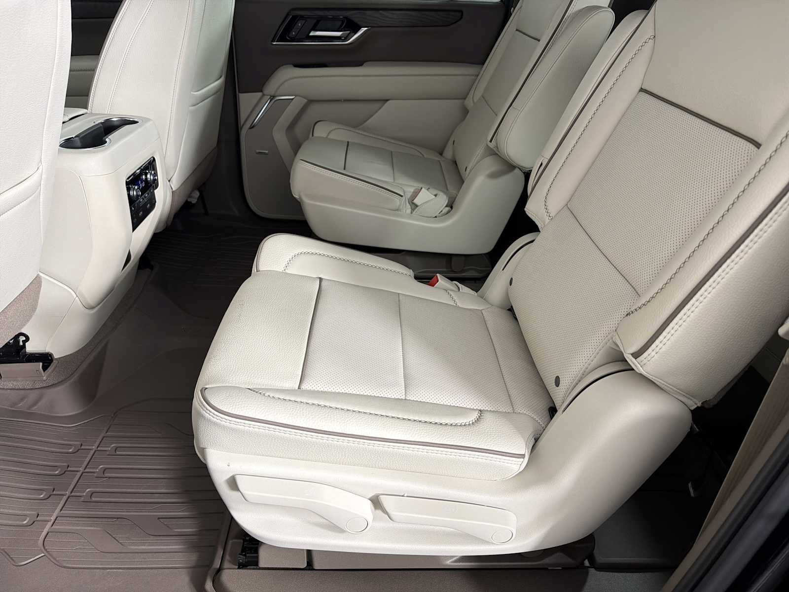 New 2026 GMC Yukon XL Denali w/ Denali Reserve Package AWD/4WD image 23