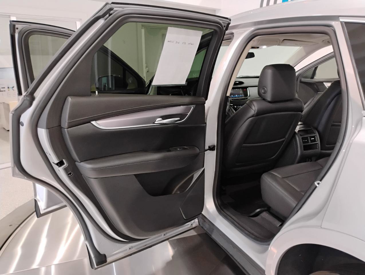 Used 2018 Cadillac XT5 Luxury w/ Driver Awareness Package image 12