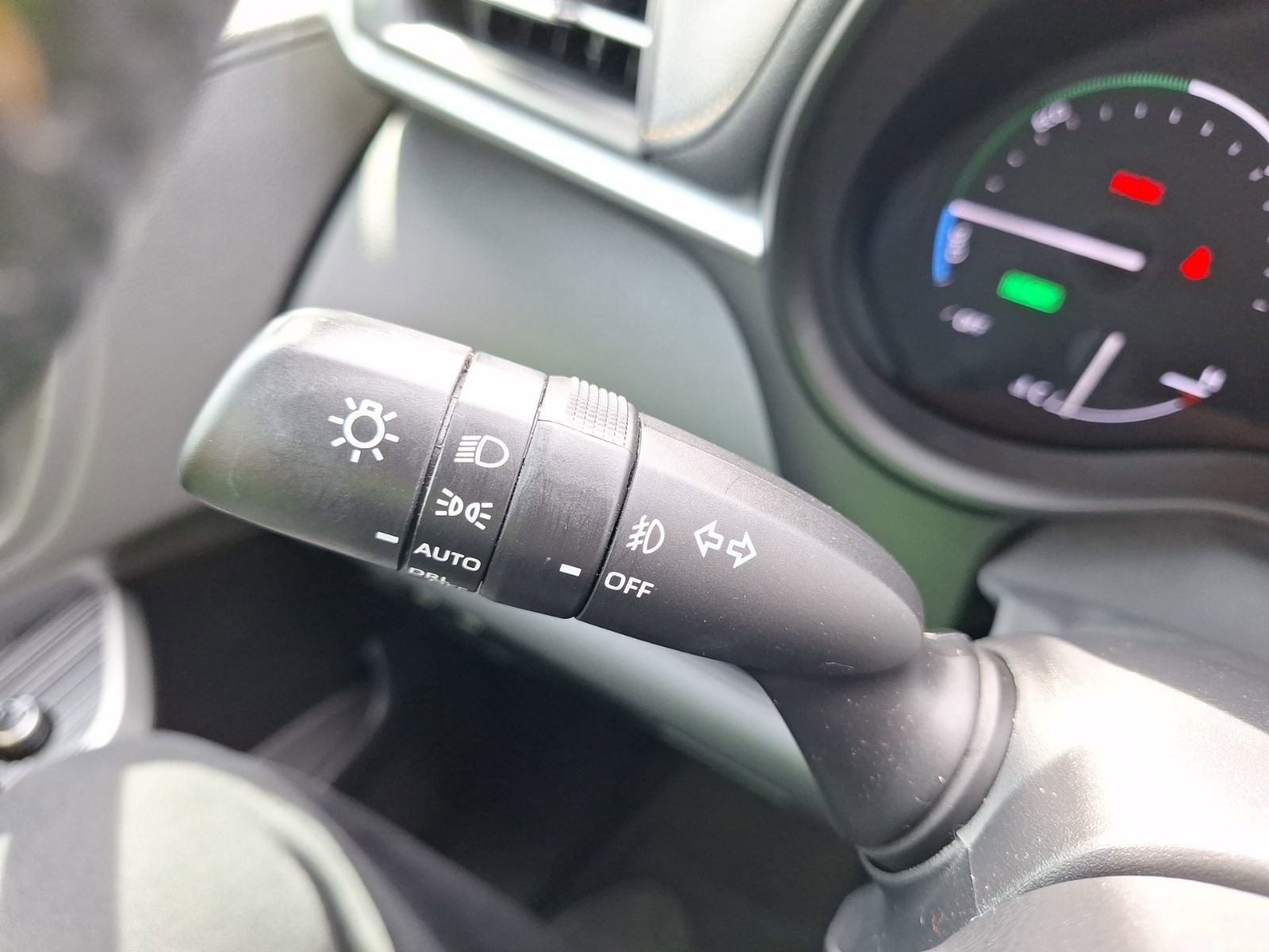 Used 2024 Toyota Sienna XLE Woodland Edition image 23