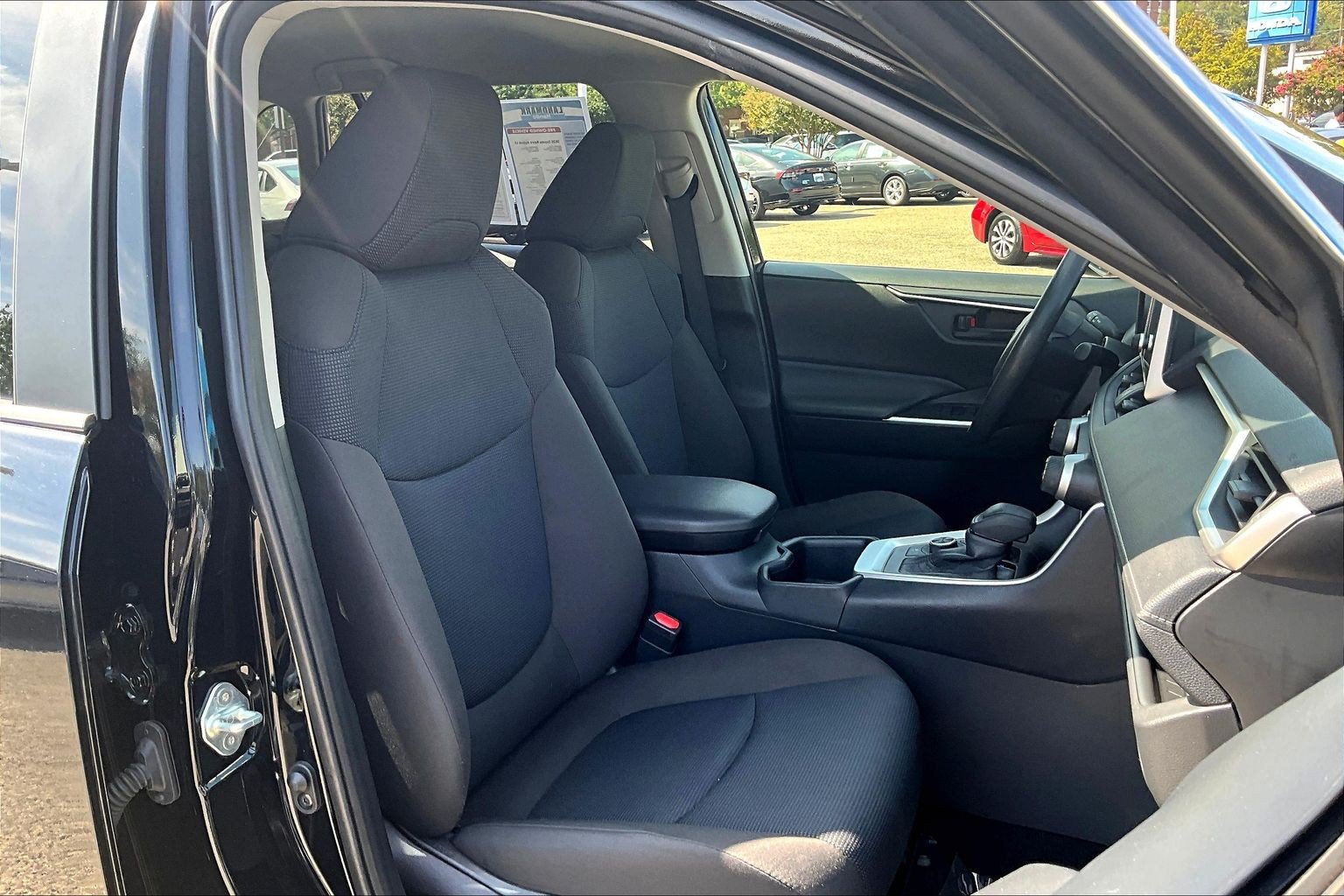 Used 2025 Toyota RAV4 LE AWD/4WD image 7