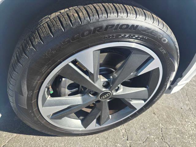 Used 2024 Audi Q4 e-tron Prestige image 9