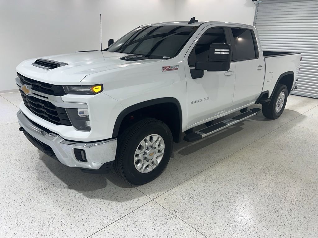 Used 2024 Chevrolet Silverado 2500 LT AWD/4WD image 1