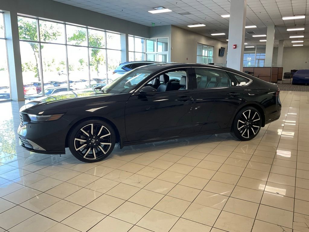 Used 2024 Honda Accord Touring image 4