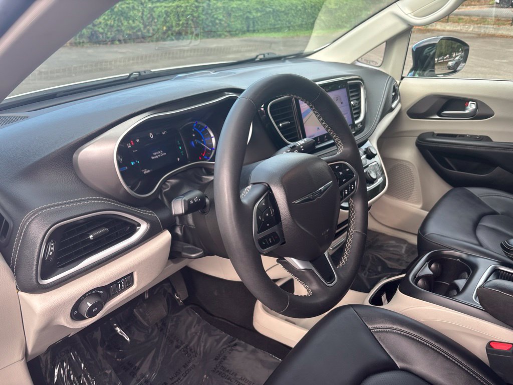 Used 2024 Chrysler Pacifica Limited FWD image 12