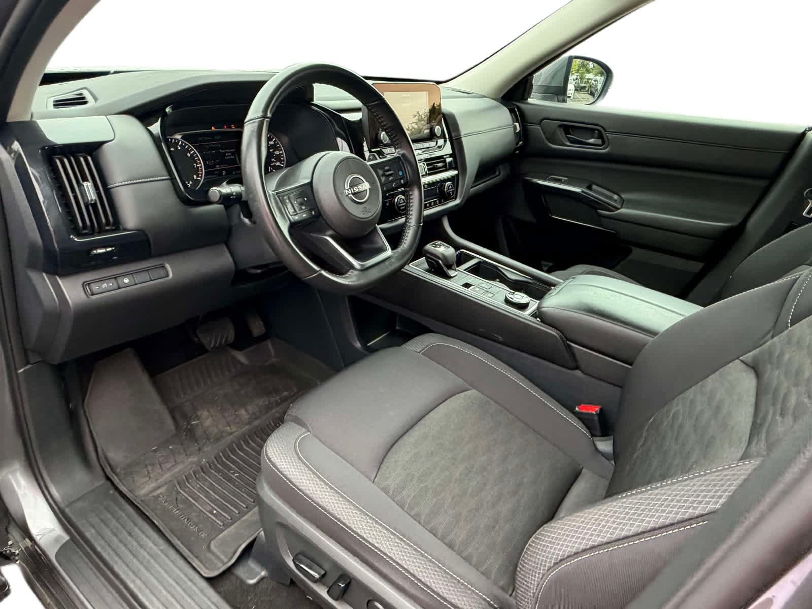 Used 2024 Nissan Pathfinder SV AWD/4WD image 12