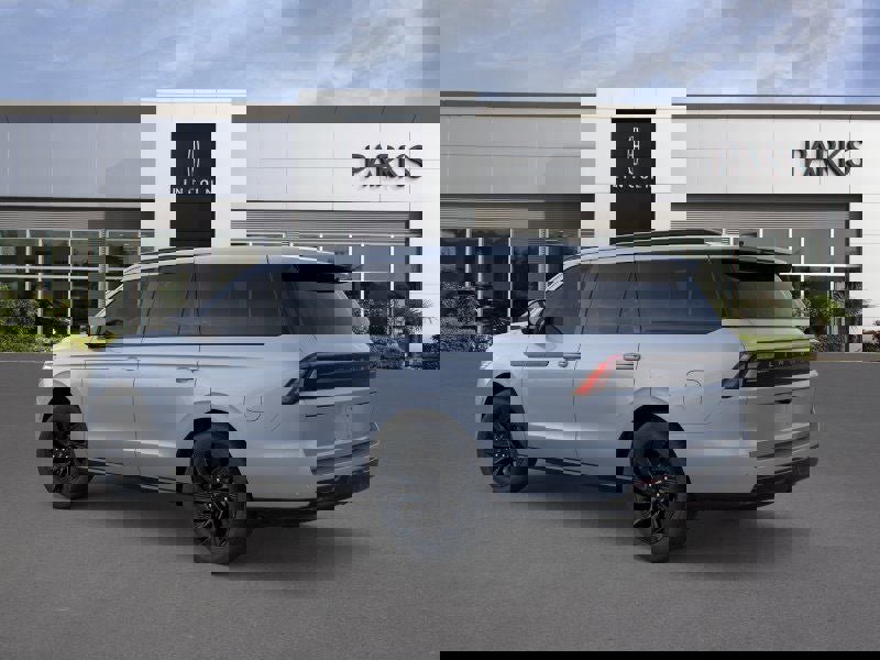 New 2026 Lincoln Navigator Reserve w/ Jet Appearance Package image 4