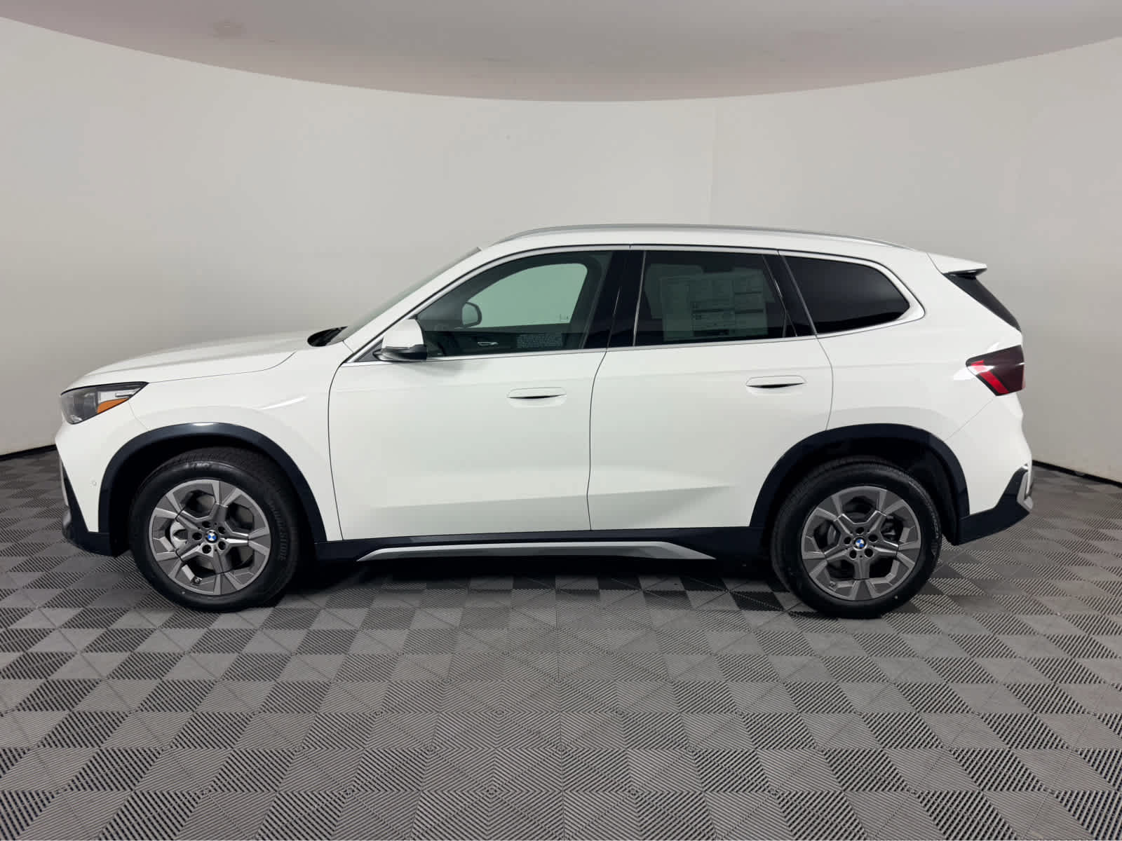 New 2027 BMW X1 xDrive28i AWD/4WD image 6