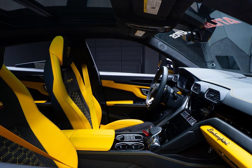 Used 2022 Lamborghini Urus AWD/4WD image 55