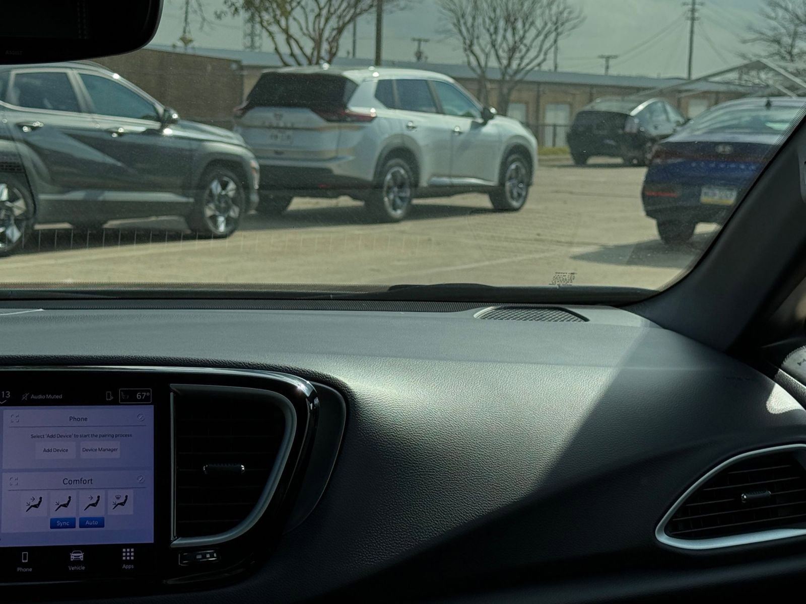 Used 2025 Chrysler Pacifica Select image 37