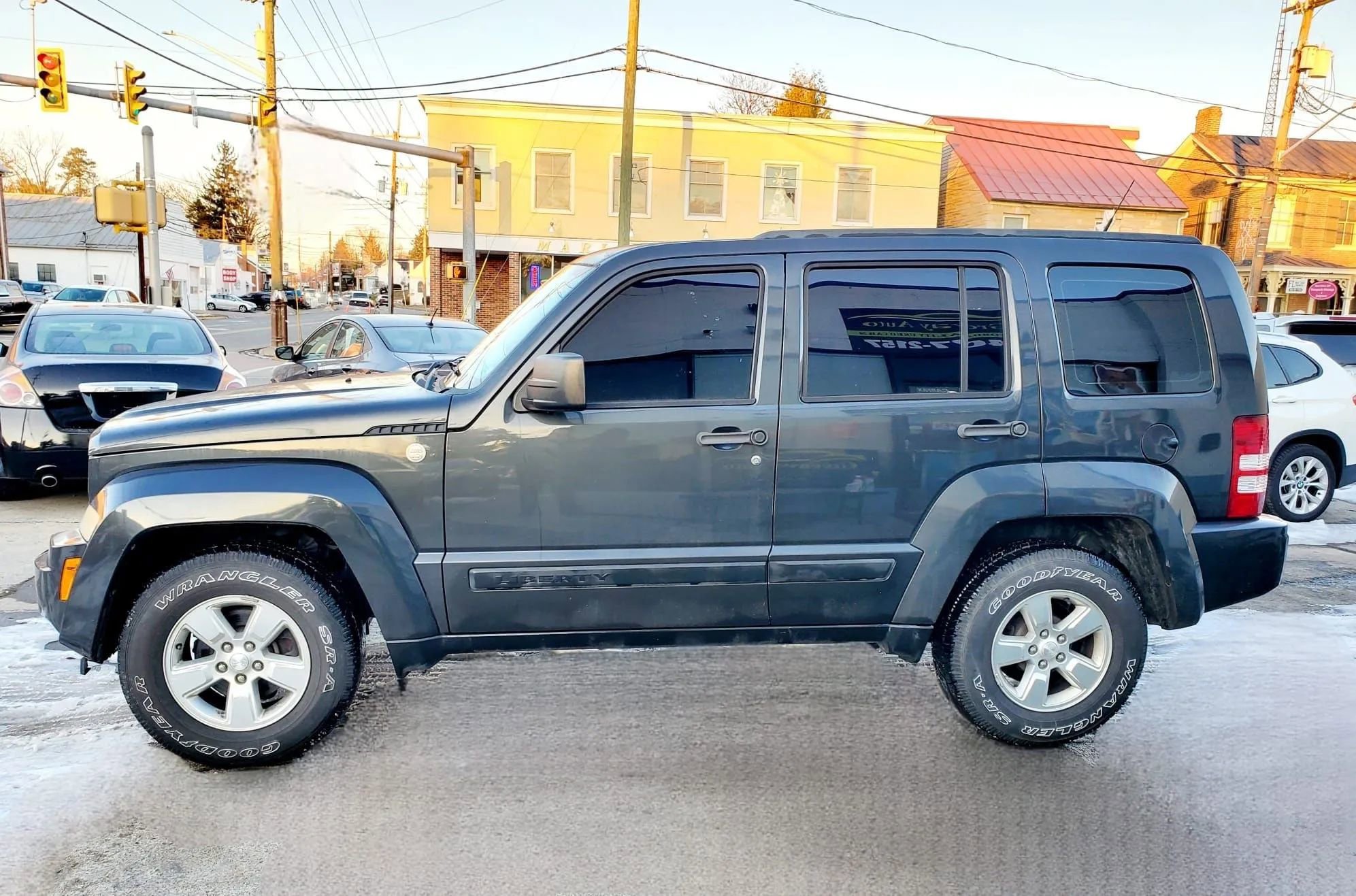 Used 2011 Jeep Liberty Sport AWD/4WD image 3