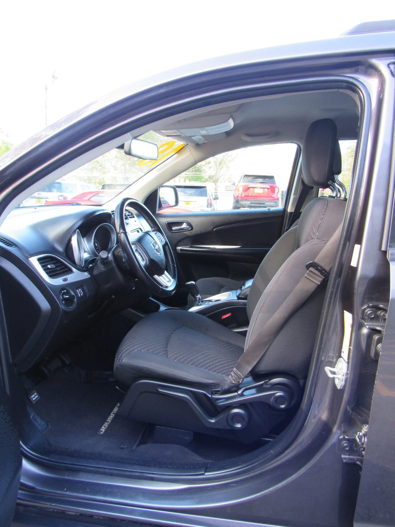 Used 2018 Dodge Journey SE w/ Popular Equipment Group image 14