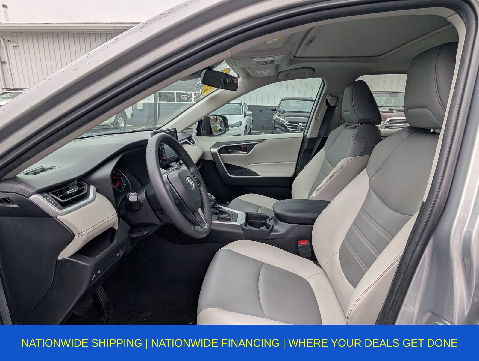 Used 2021 Toyota RAV4 XLE Premium image 25