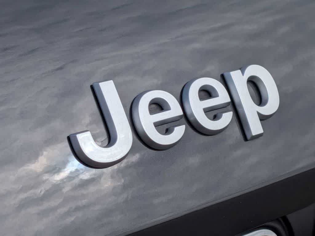 Certified 2025 Jeep Grand Cherokee Laredo X w/ Luxury Tech Group I AWD/4WD image 13