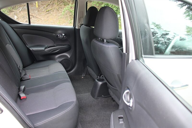 Used 2015 Nissan Versa SV FWD image 6