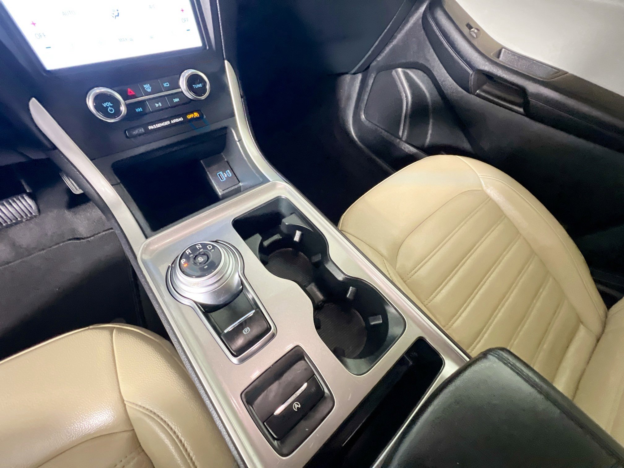 Used 2024 Ford Edge SEL image 26