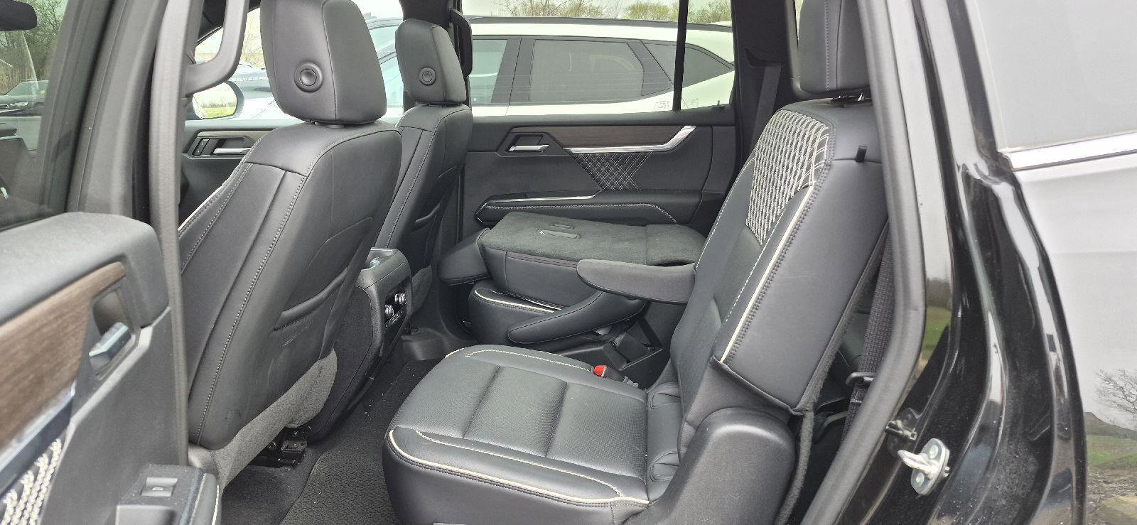 Used 2024 GMC Acadia Denali image 6