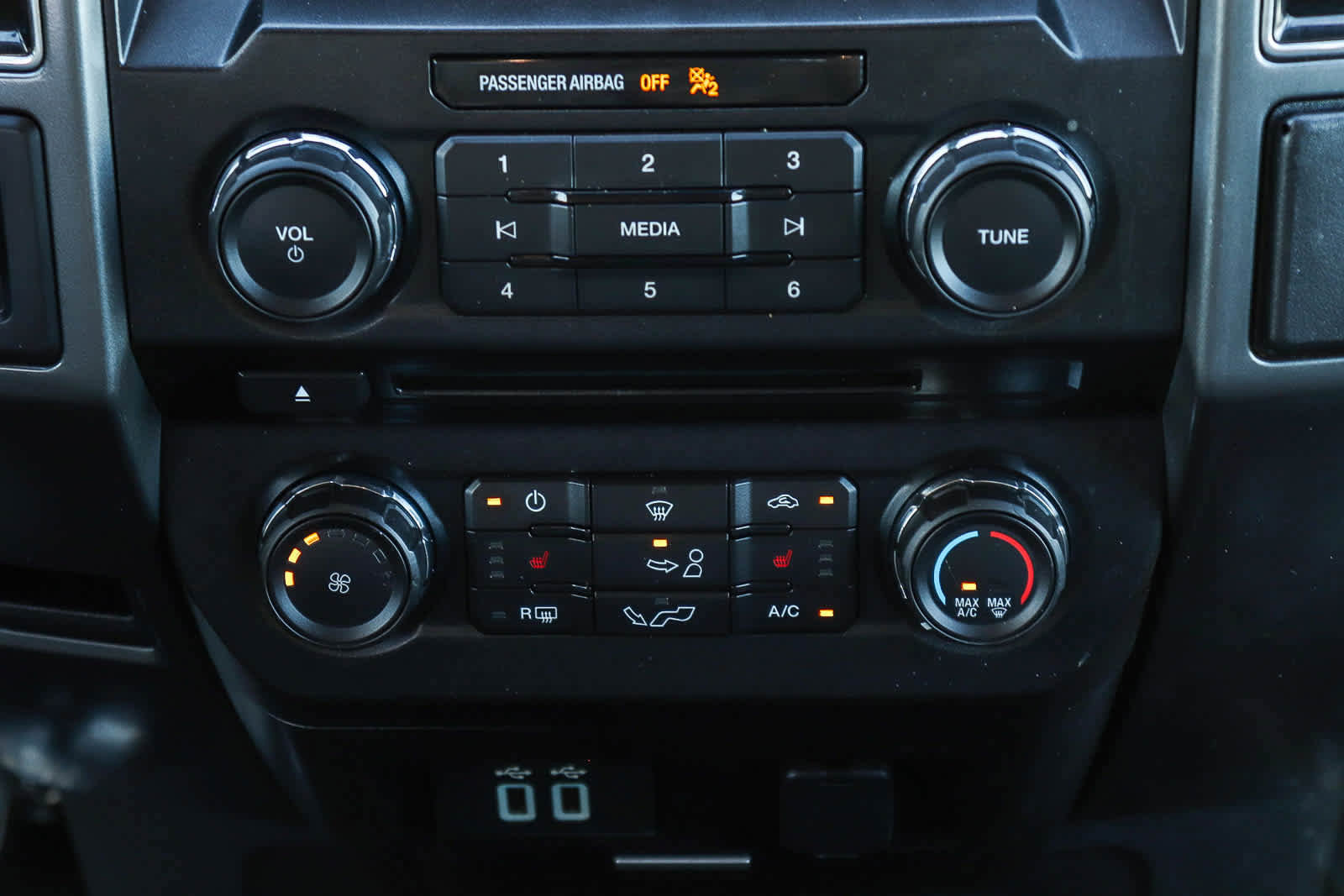 Used 2018 Ford F150 XLT w/ Equipment Group 302A Luxury AWD/4WD image 16