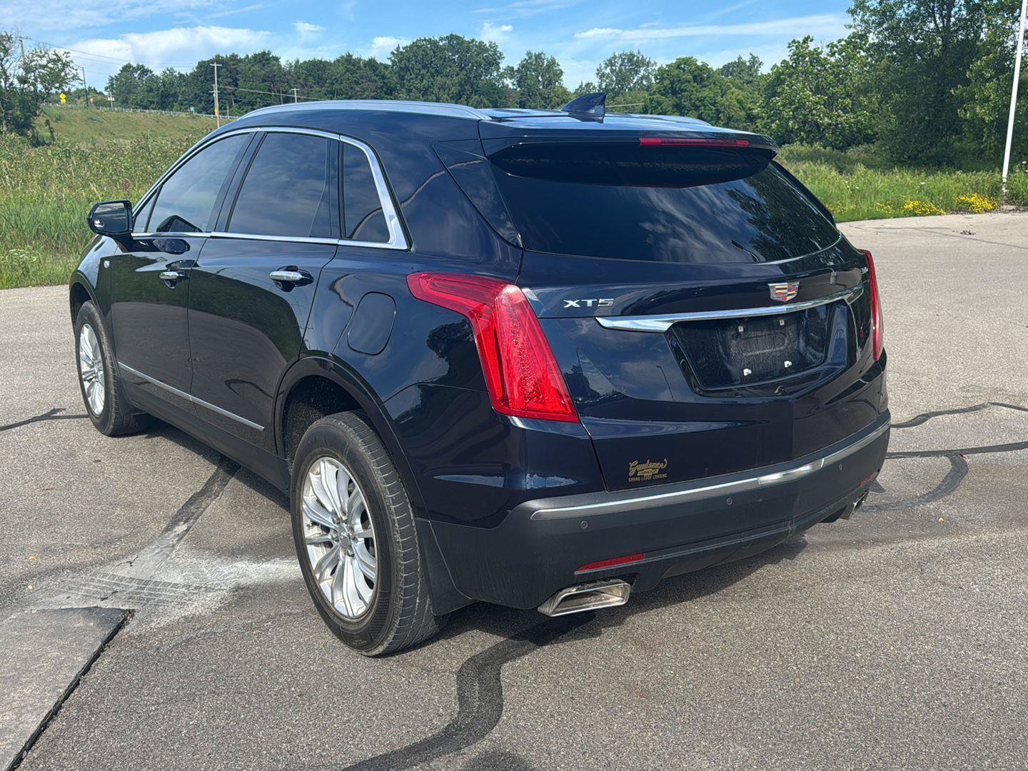 Used 2017 Cadillac XT5 FWD image 3