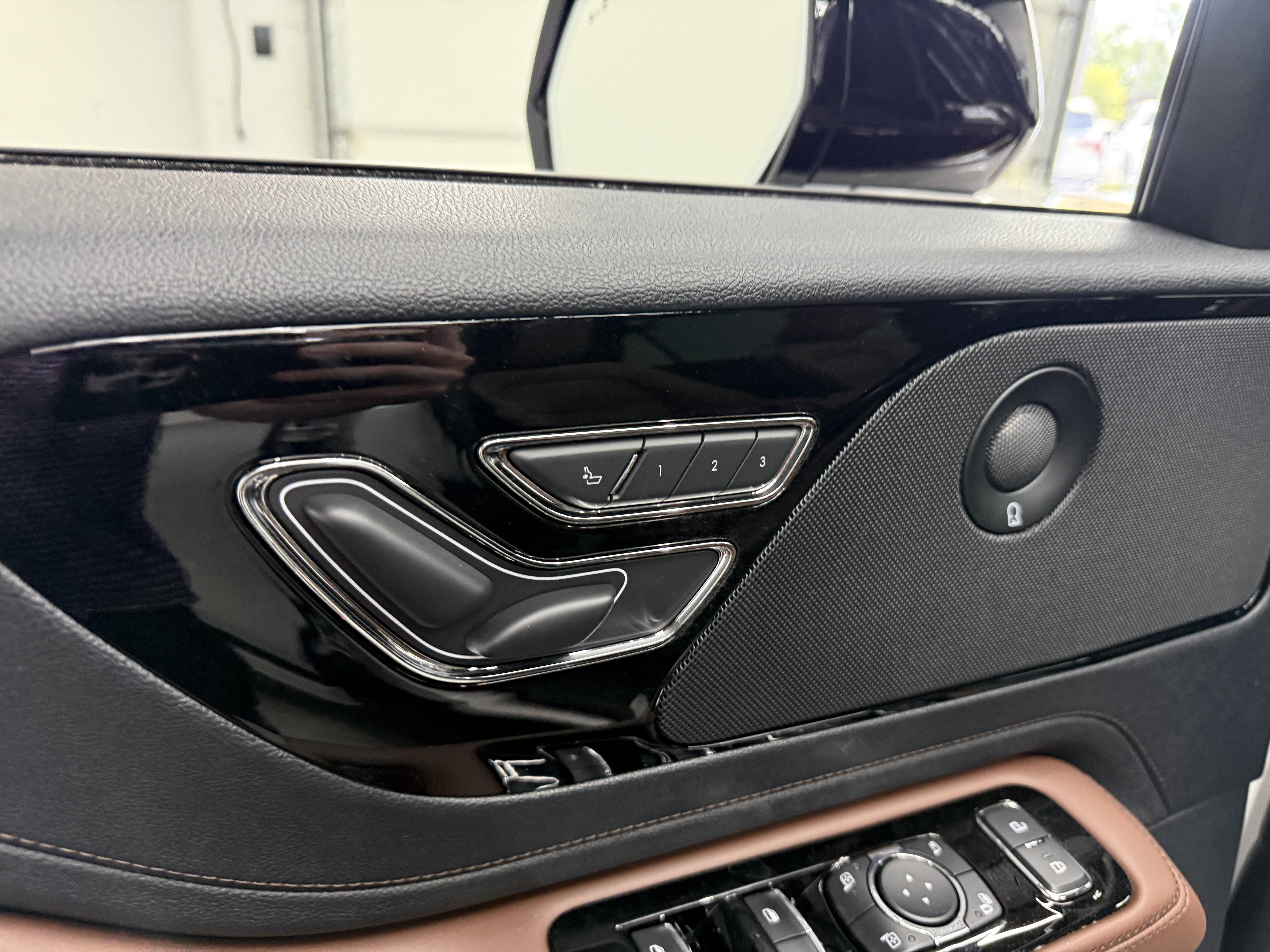 Used 2026 Lincoln Aviator Reserve w/ Jet Appearance Package AWD/4WD image 10