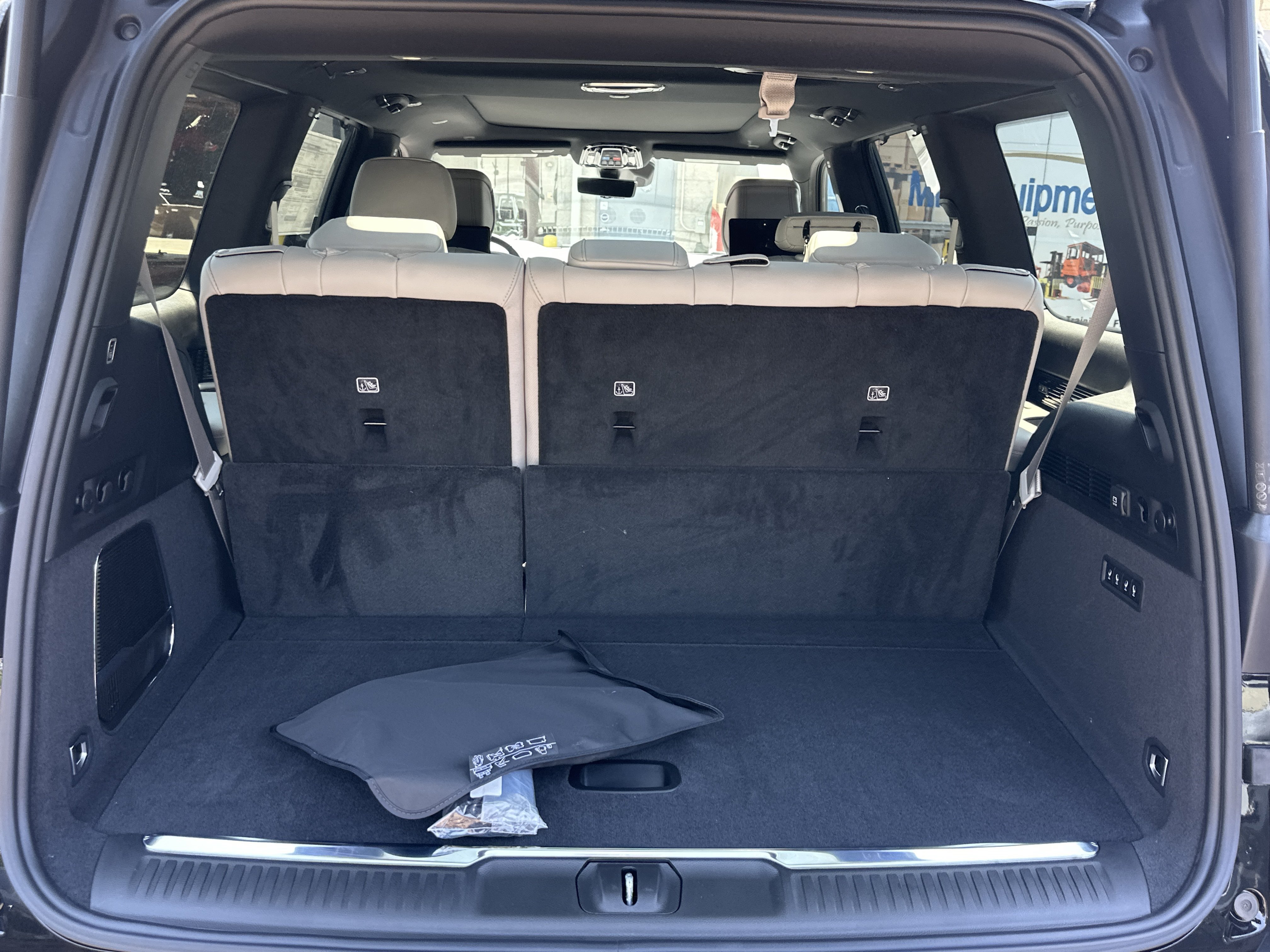 New 2026 Jeep Grand Wagoneer Summit w/ Rear Seat Video Group I AWD/4WD image 14