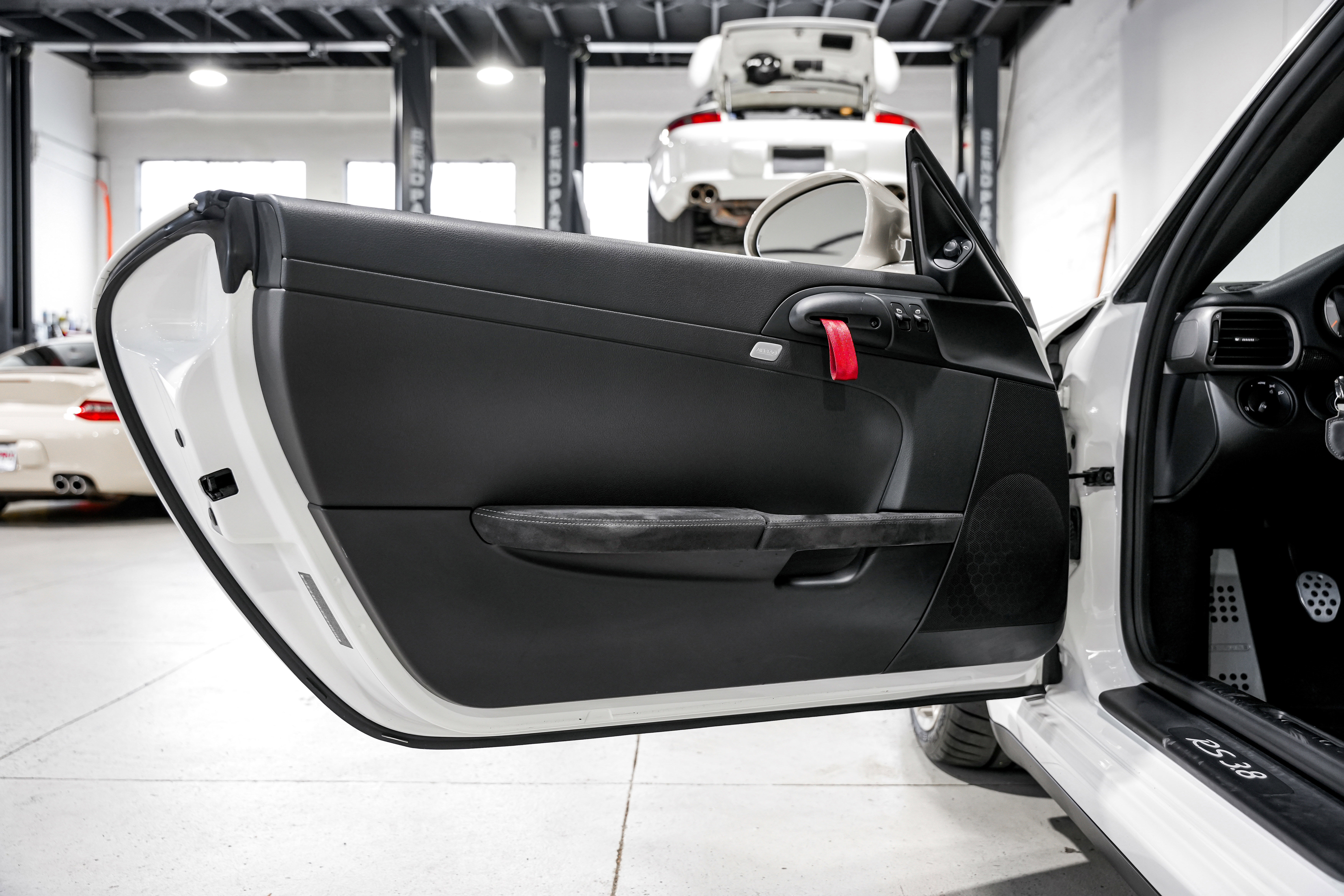 Used 2010 Porsche 911 GT3 RS image 23