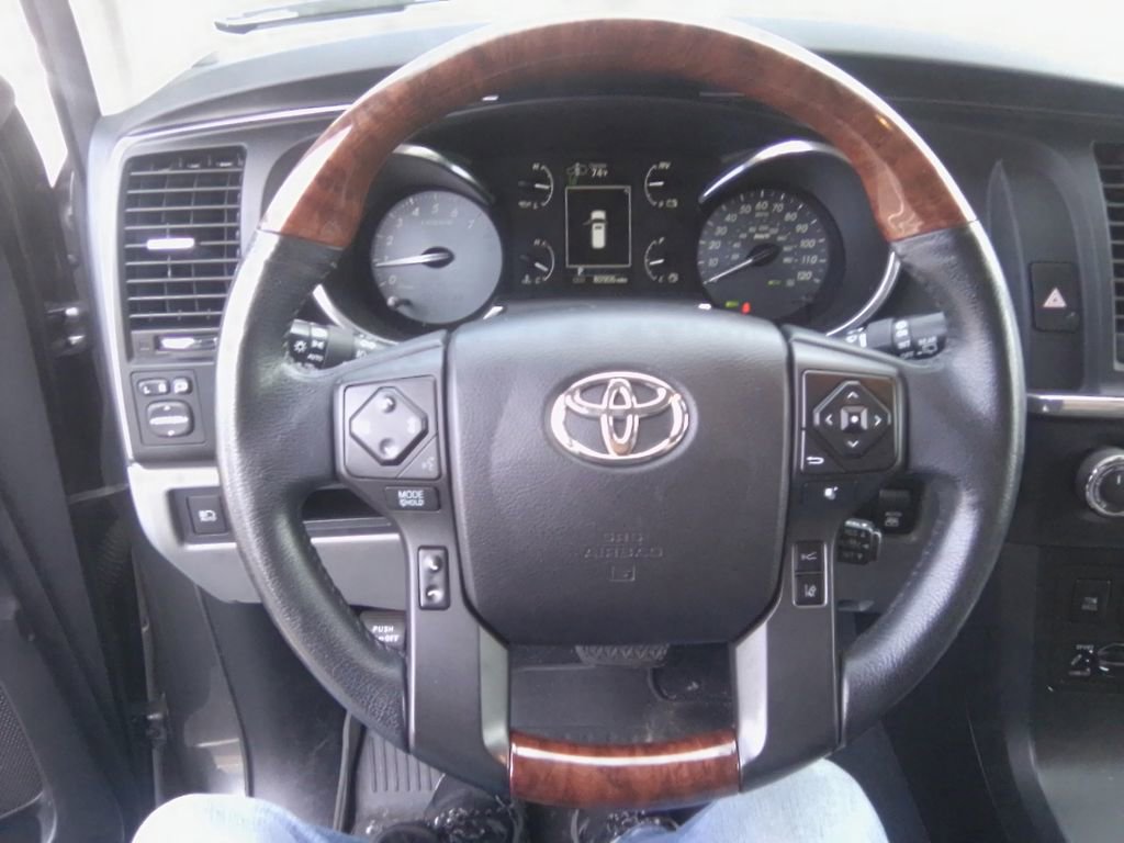 Used 2021 Toyota Sequoia Platinum image 10