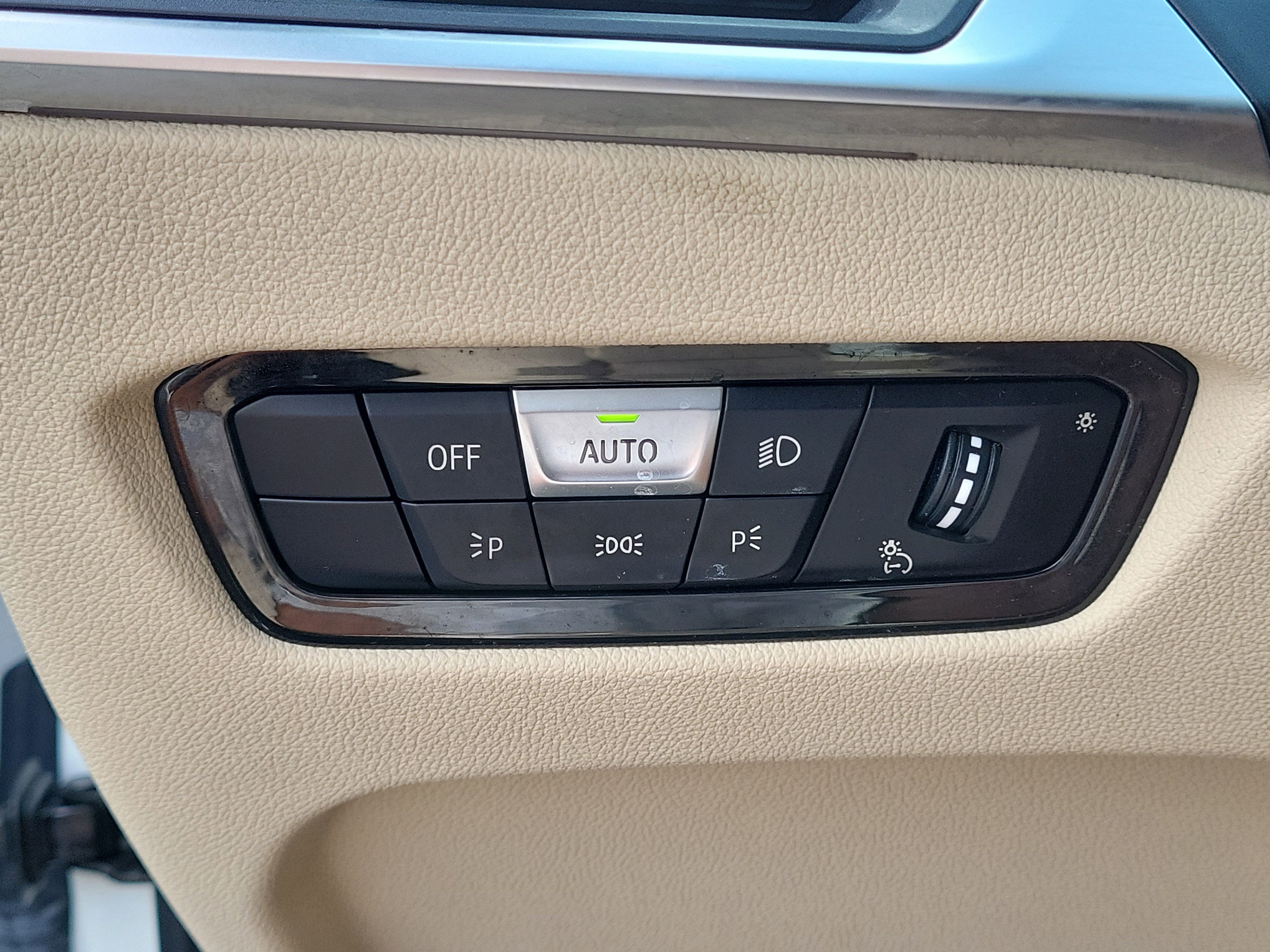 Used 2024 BMW 330i Sedan w/ Convenience Package RWD image 30
