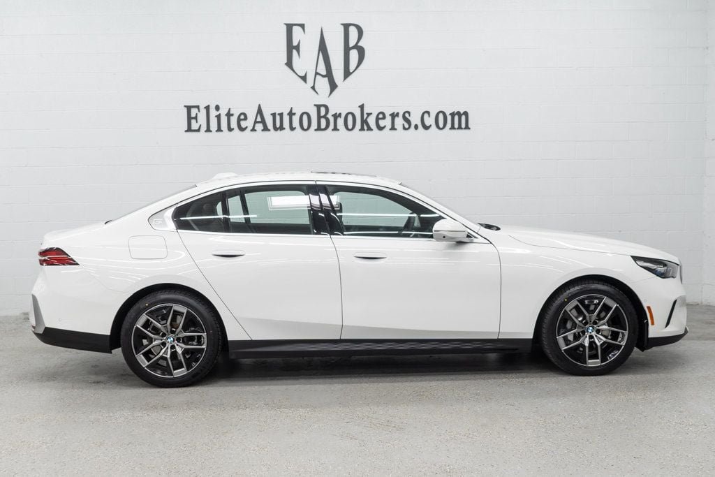 Used 2026 BMW 530i xDrive AWD/4WD image 5