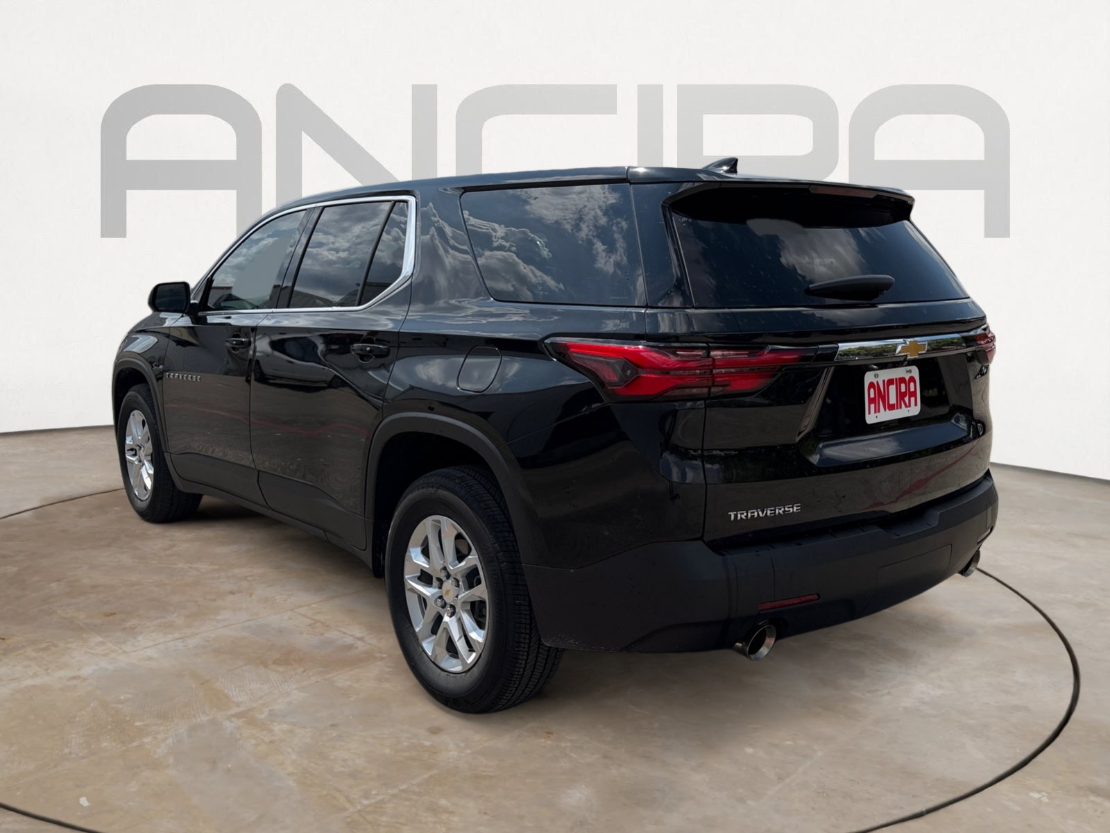 Used 2023 Chevrolet Traverse LS FWD image 7