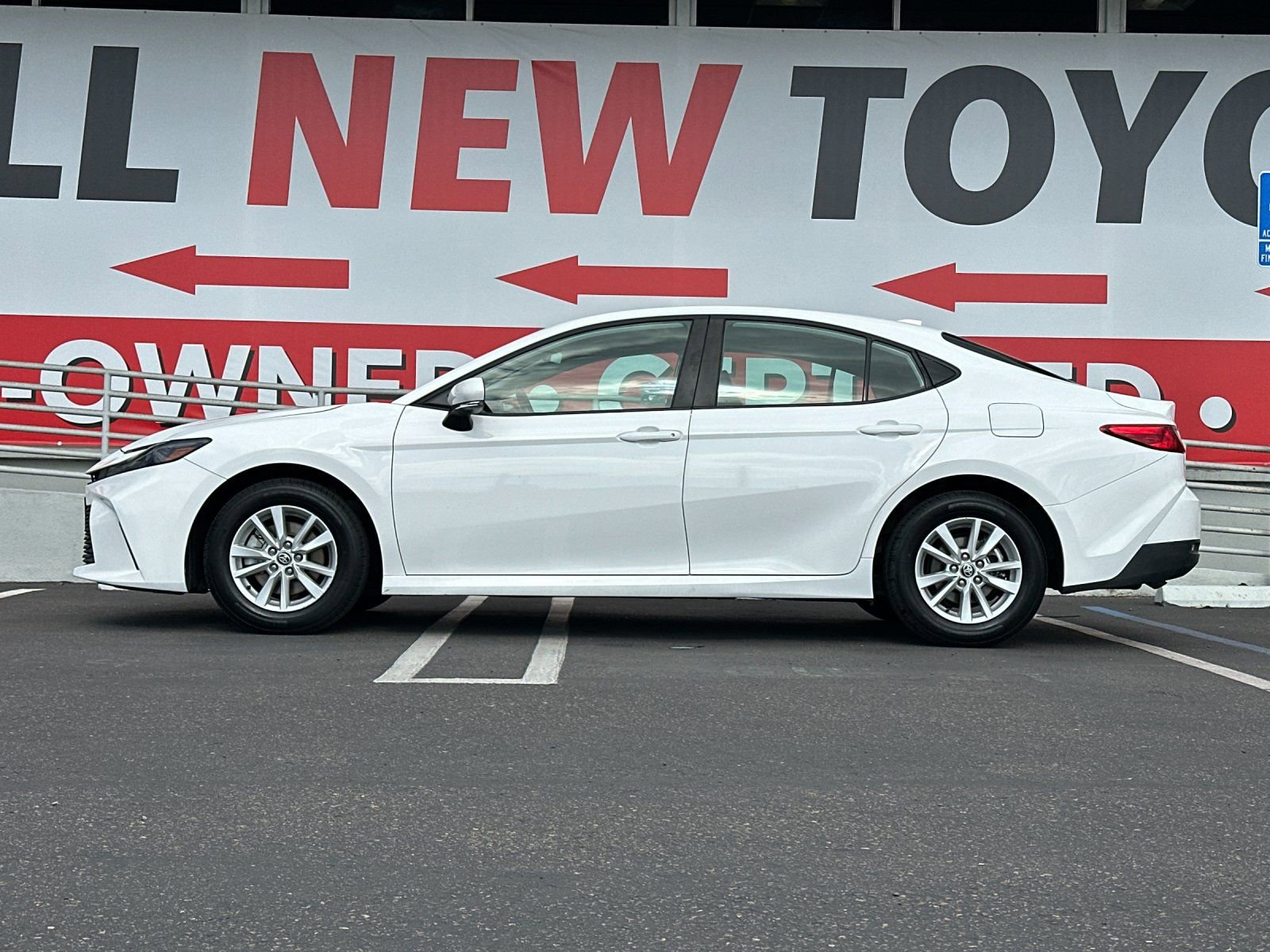 Used 2025 Toyota Camry LE w/ Convenience Package AWD/4WD image 2