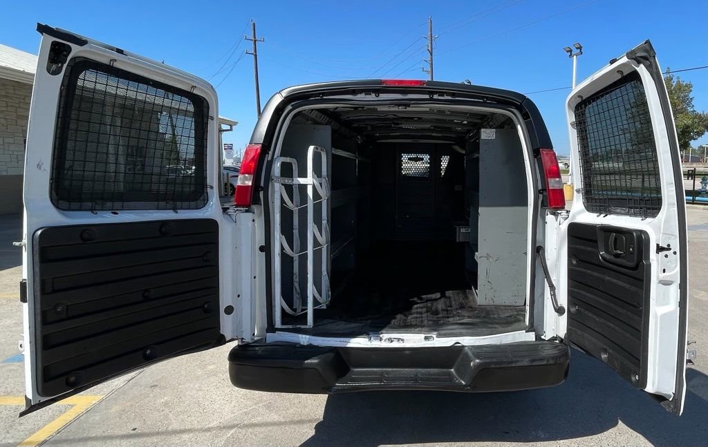 Used 2017 Chevrolet Express 2500 Extended image 11