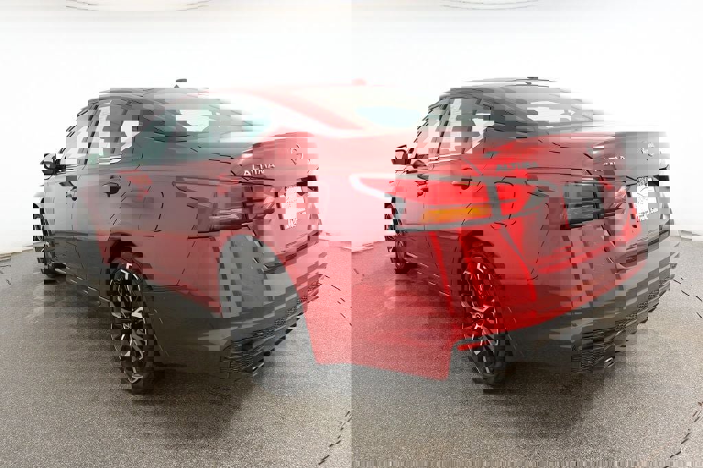 Used 2025 Nissan Altima 2.5 SR w/ SR Premium Package image 6