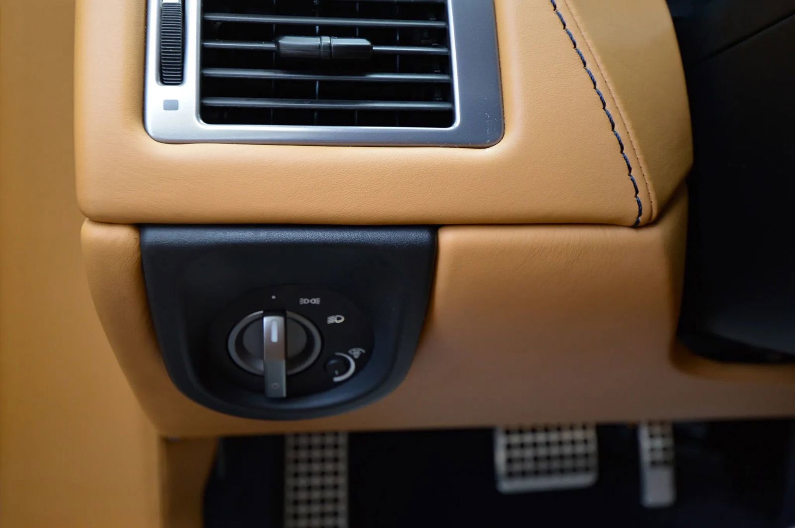 Used 2008 Aston Martin V8 Vantage Coupe image 31