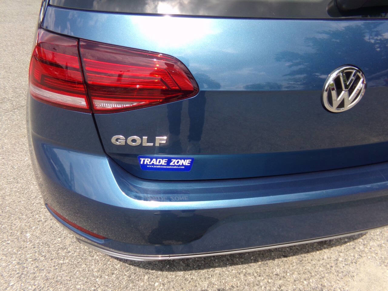 Used 2018 Volkswagen Golf S image 8