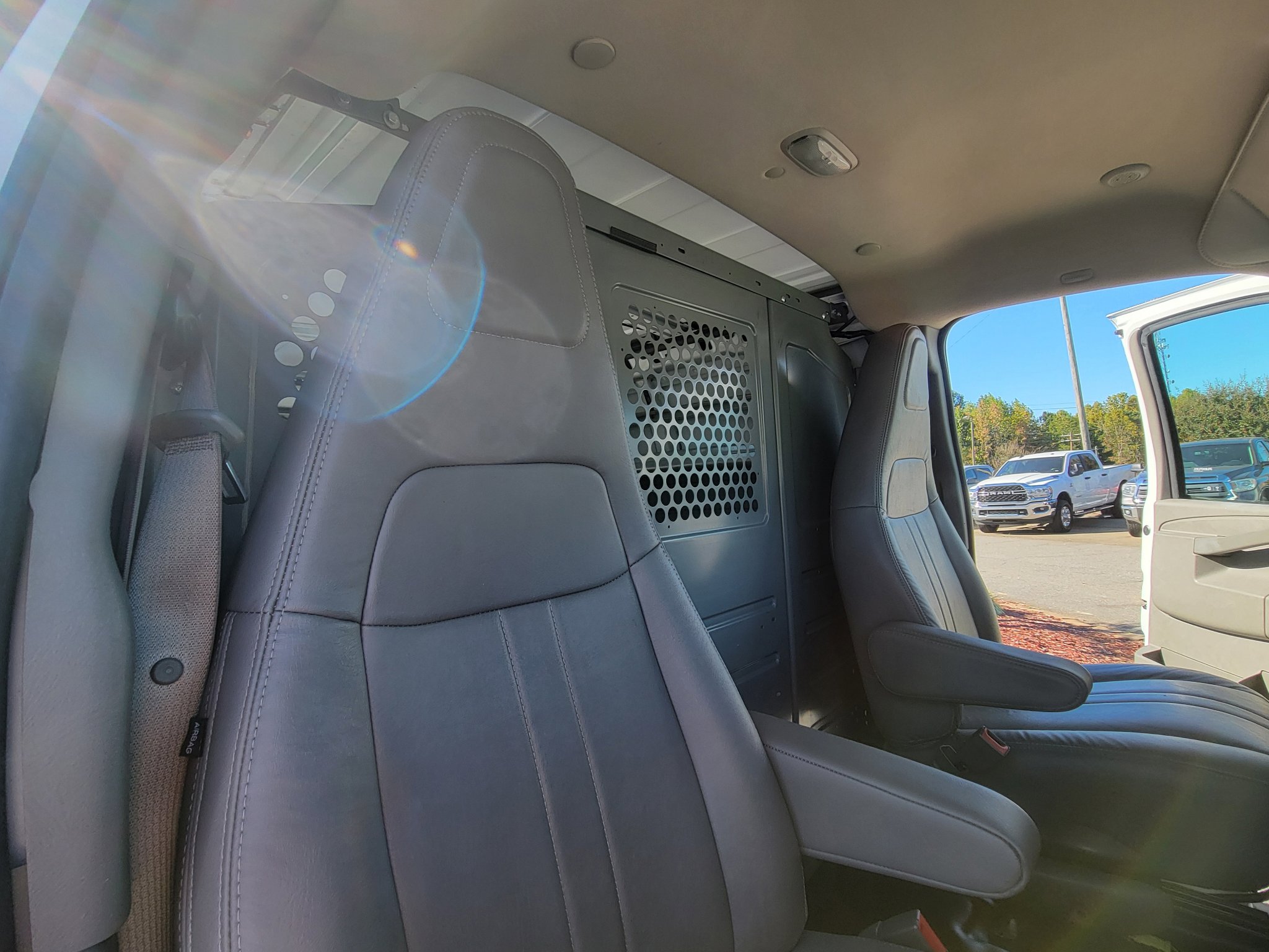 Used 2018 Chevrolet Express 2500 w/ Enhanced Convenience Package image 43