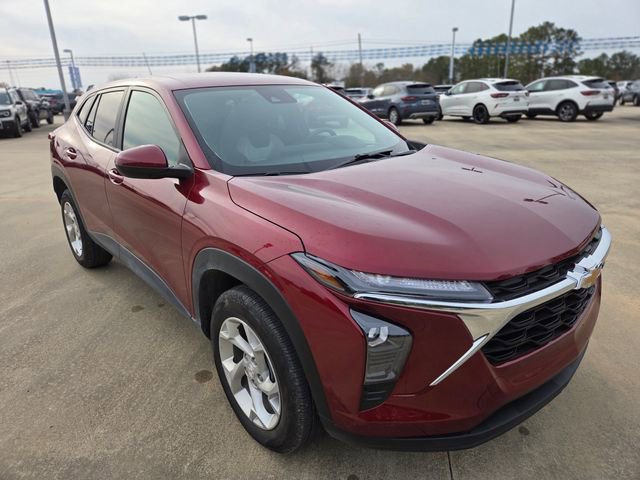 Used 2025 Chevrolet Trax LS w/ LS Convenience Package image 8