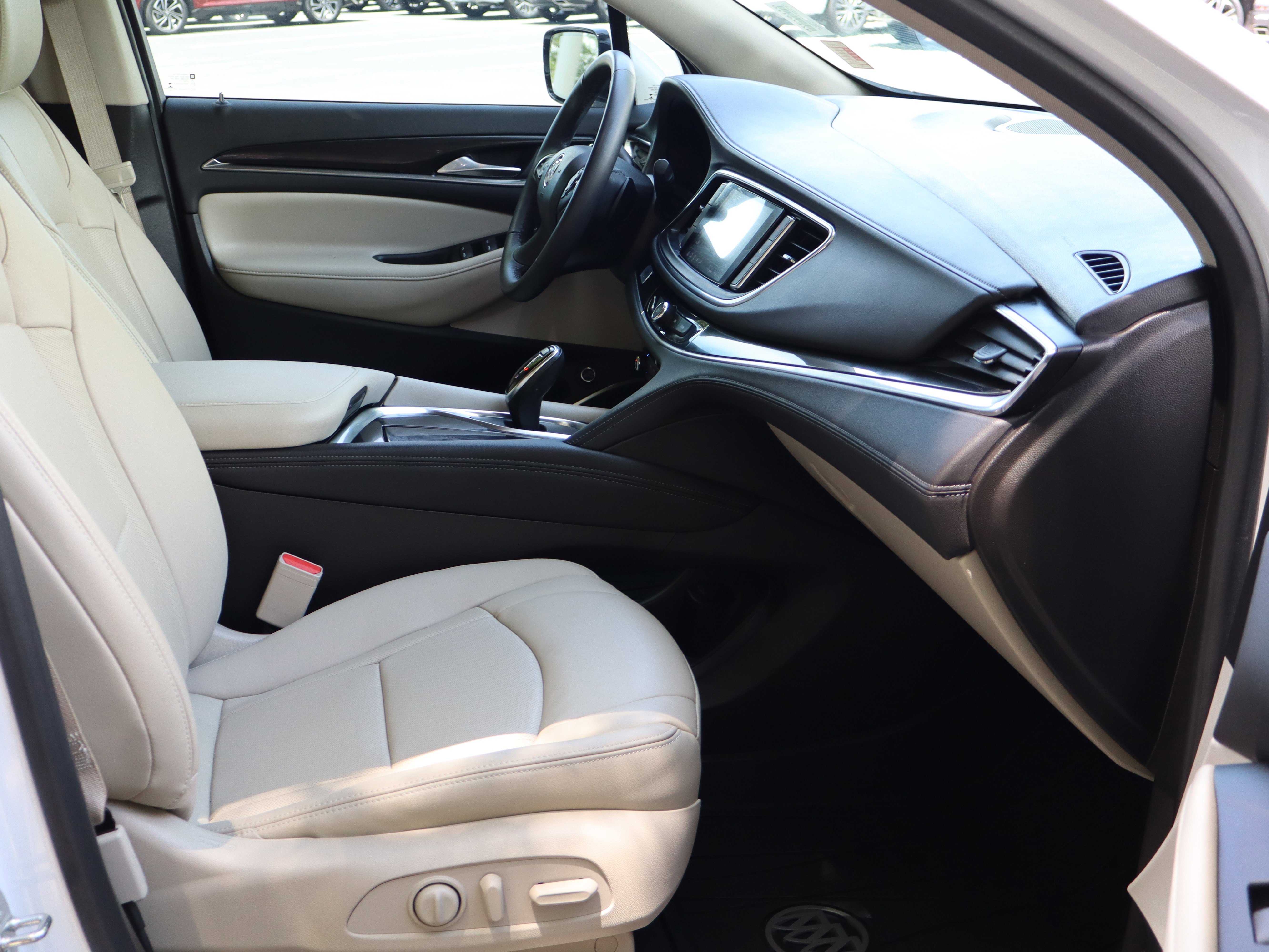 Used 2021 Buick Enclave Essence w/ Sport Touring Edition FWD image 28