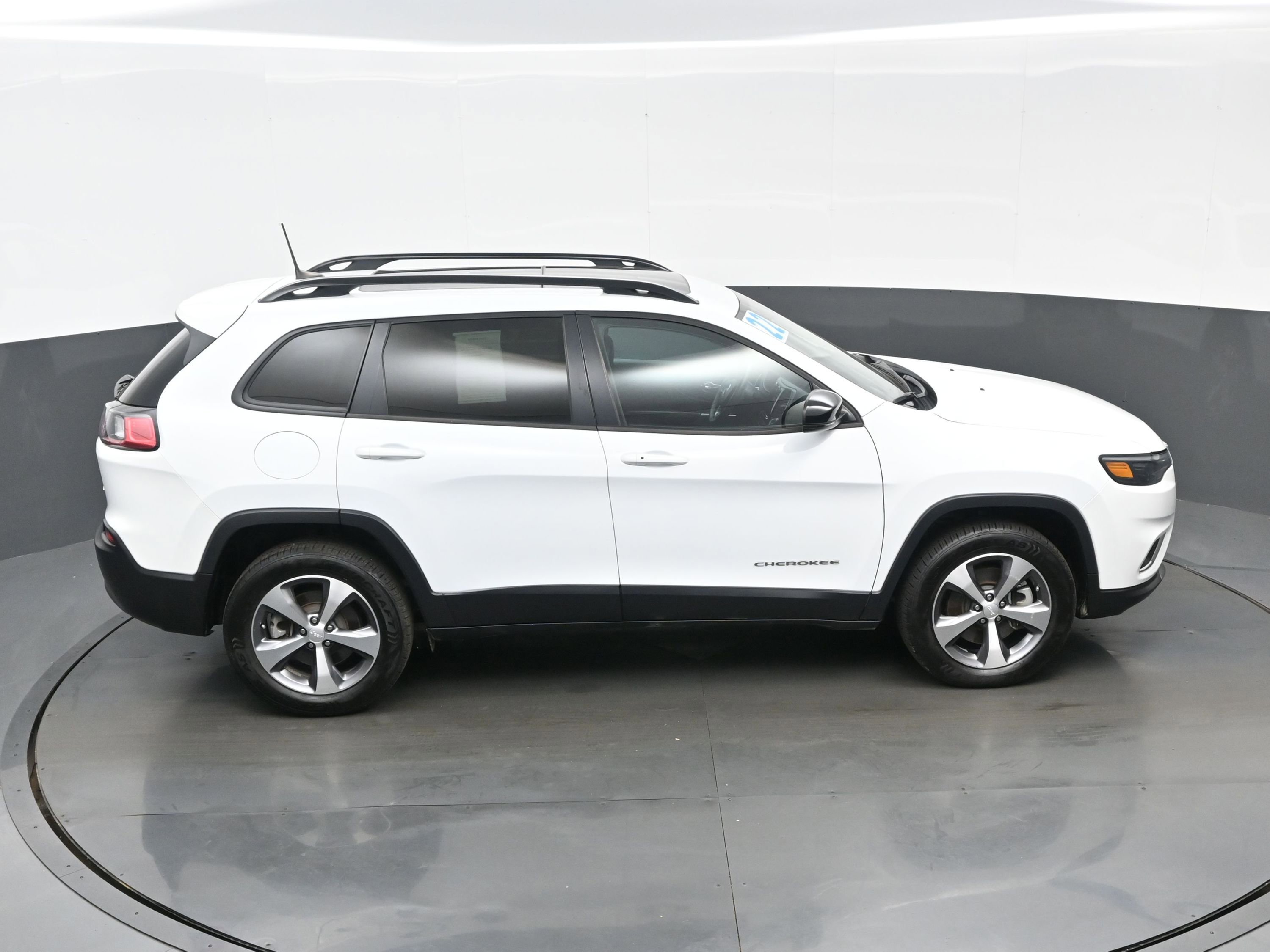 Used 2022 Jeep Cherokee Limited image 39