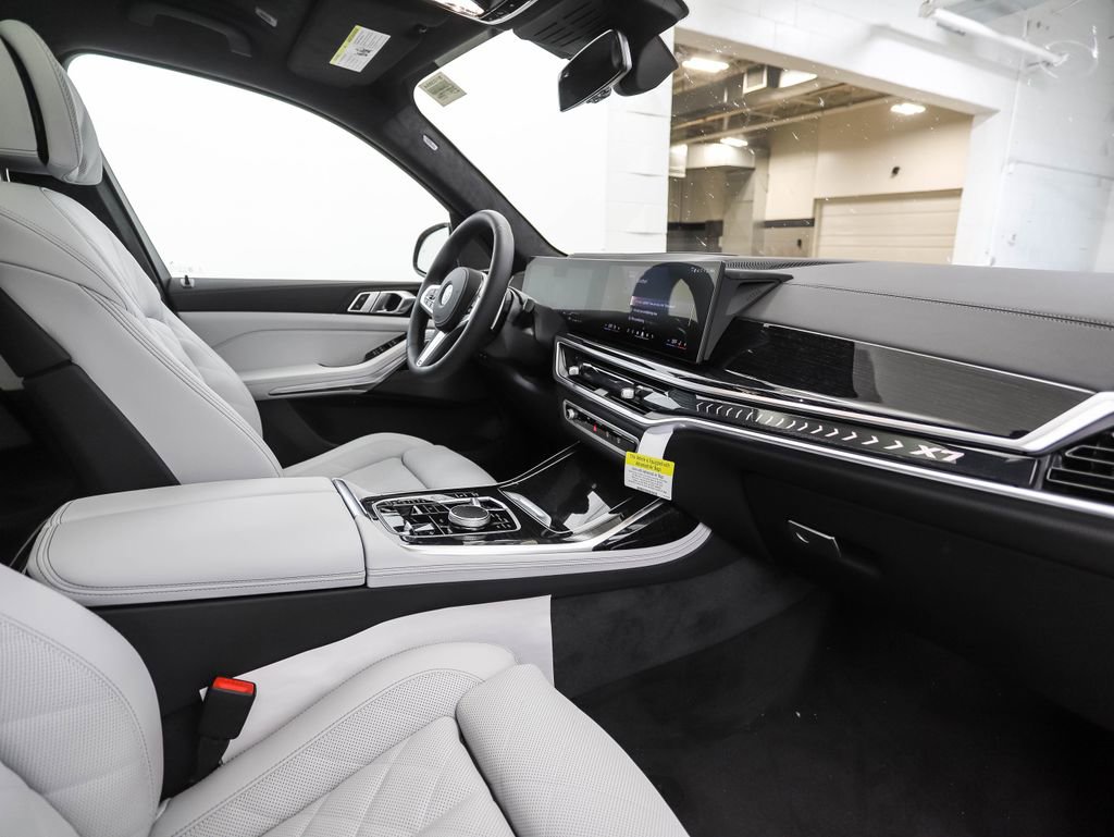 Used 2026 BMW X7 xDrive40i w/ M Sport Package image 38