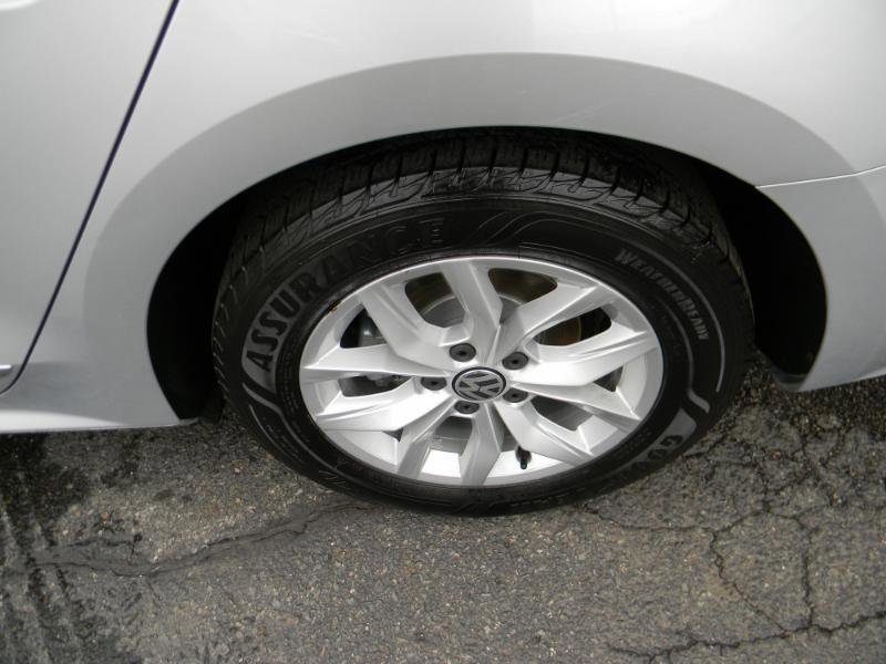 Used 2017 Volkswagen Passat 1.8T S image 26