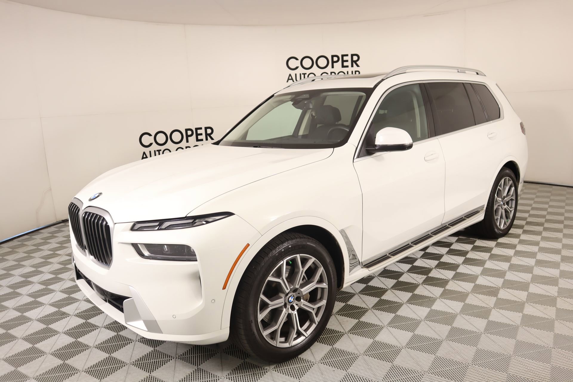 Used 2024 BMW X7 xDrive40i image 11